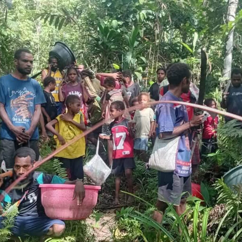 Warga Sembilan Kampung di Teluk Bintuni Mengungsi ke Hutan akibat Konflik Bersenjata