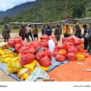 Mahasiswa Papua Bergerak: BEM USTJ dan Solidaritas Mahasiswa Salurkan Bantuan untuk Korban Banjir di Paniai